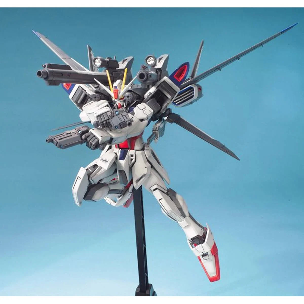 Bandai MG Mobile Suit Gundam Seed Astray Lukas Strike E + IWSP Master Grade 1:100 Scale Model Kit