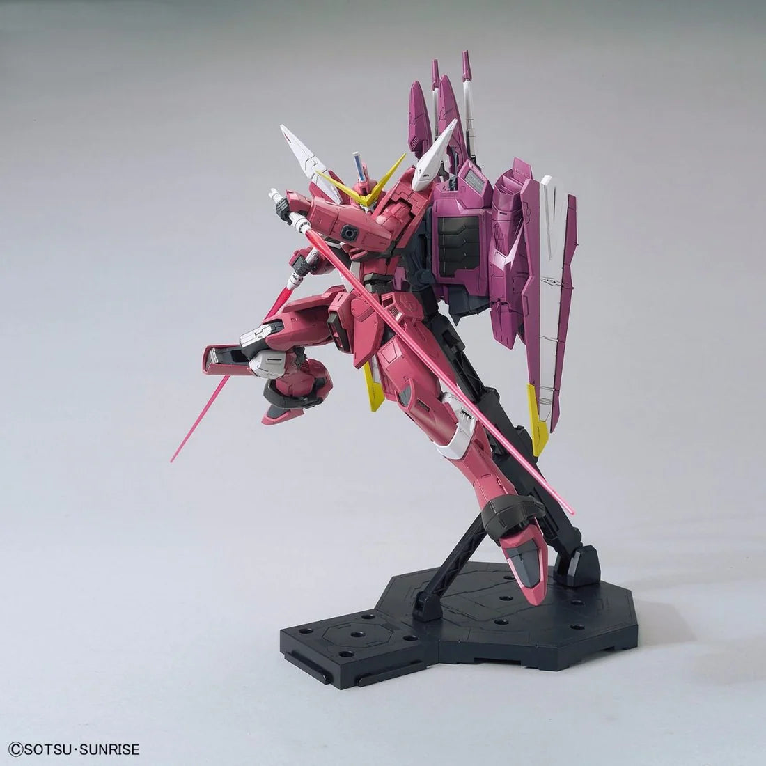 Bandai MG 1/100 Justice Gundam