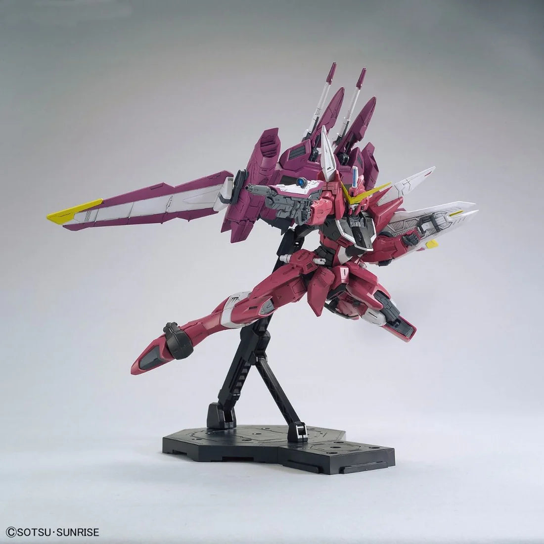Bandai MG 1/100 Justice Gundam